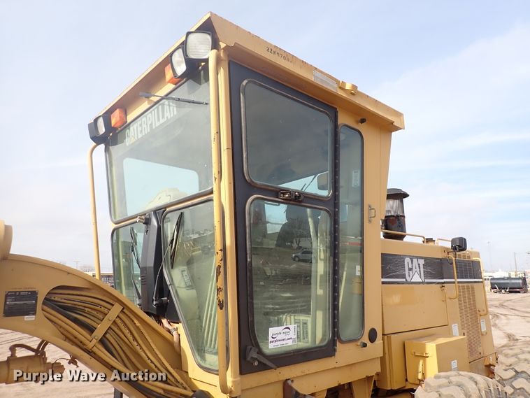 image for item DJ0000 2001 Caterpillar 140H  motor grader
