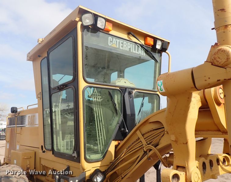 image for item DJ0000 2001 Caterpillar 140H  motor grader