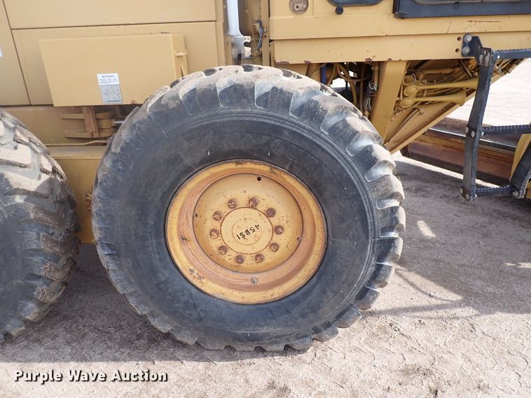 image for item DJ0000 2001 Caterpillar 140H  motor grader