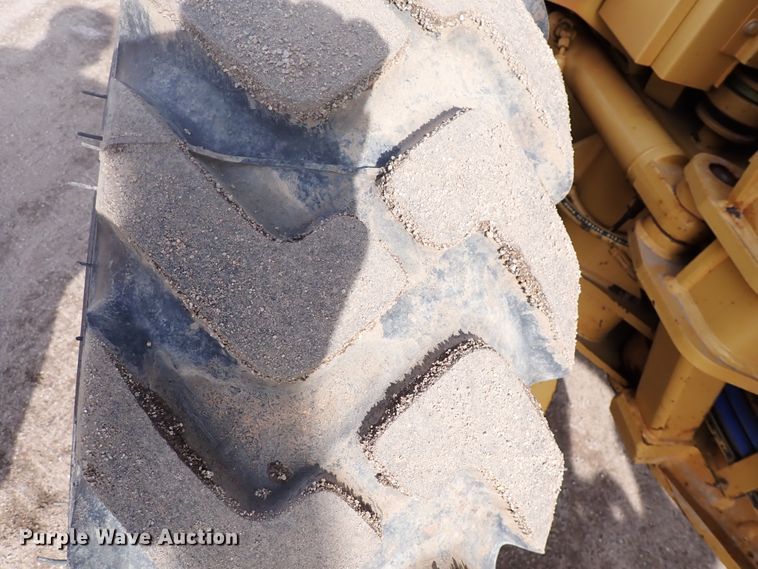 image for item DJ0000 2001 Caterpillar 140H  motor grader