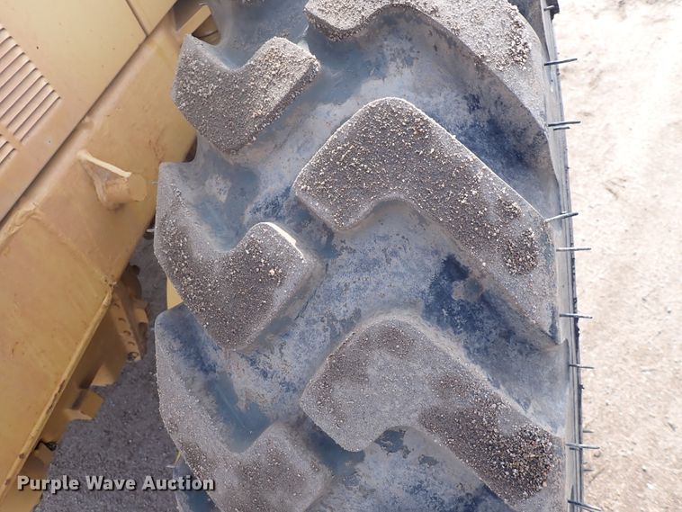 image for item DJ0000 2001 Caterpillar 140H  motor grader