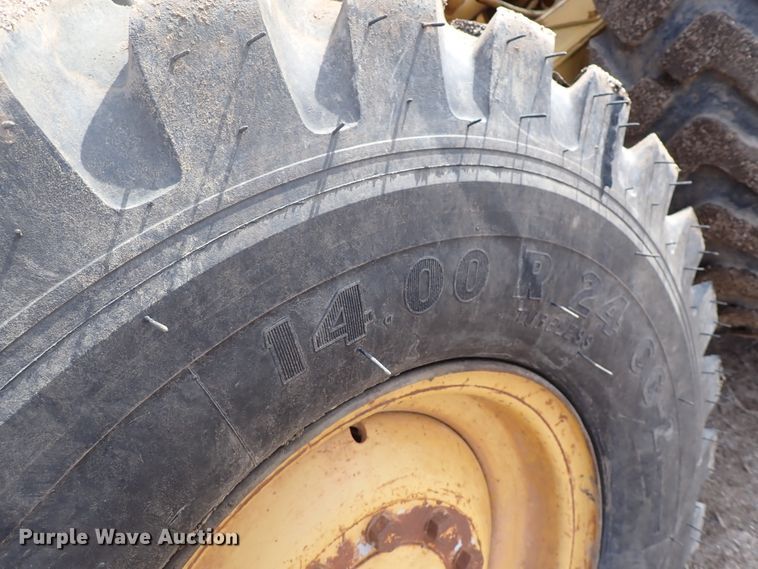 image for item DJ0000 2001 Caterpillar 140H  motor grader