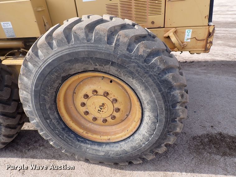 image for item DJ0000 2001 Caterpillar 140H  motor grader