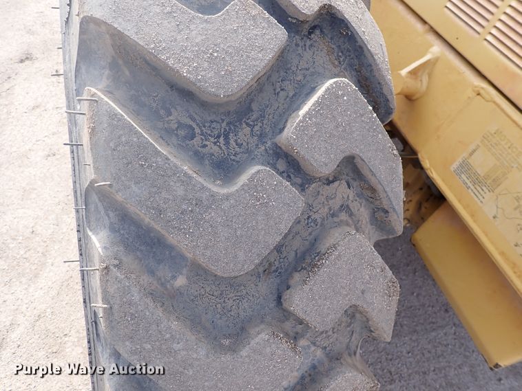 image for item DJ0000 2001 Caterpillar 140H  motor grader