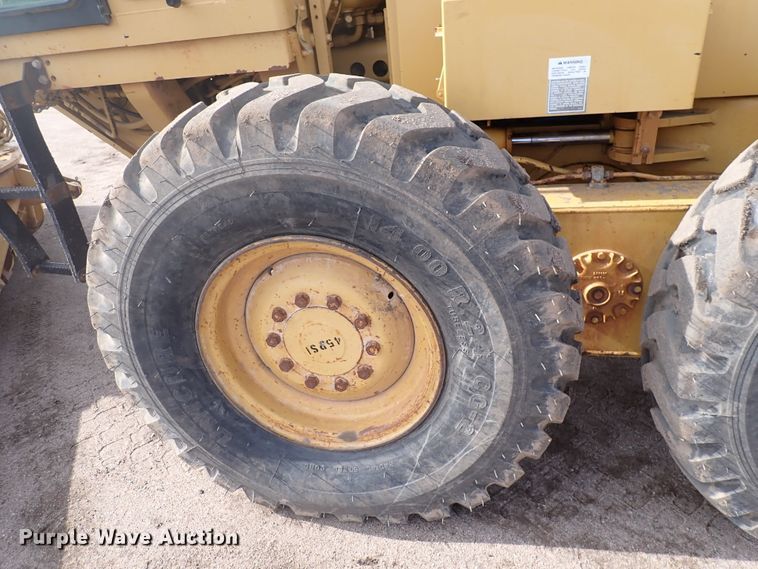 image for item DJ0000 2001 Caterpillar 140H  motor grader