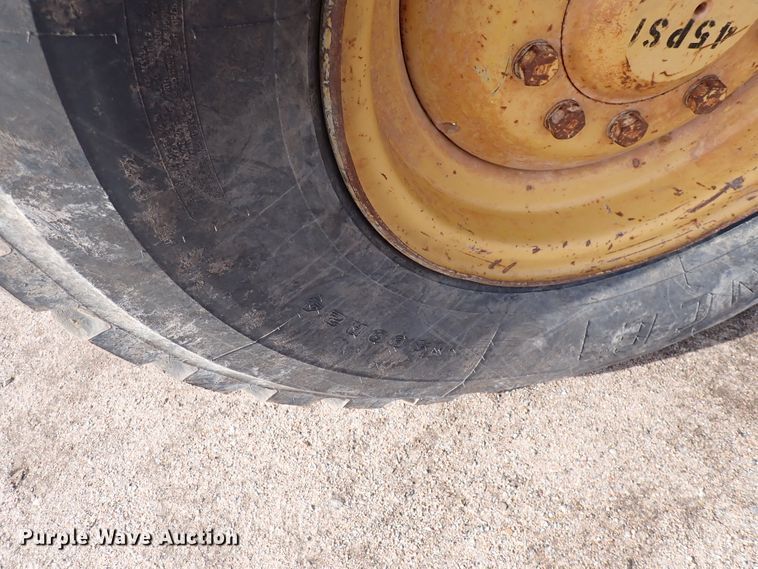 image for item DJ0000 2001 Caterpillar 140H  motor grader