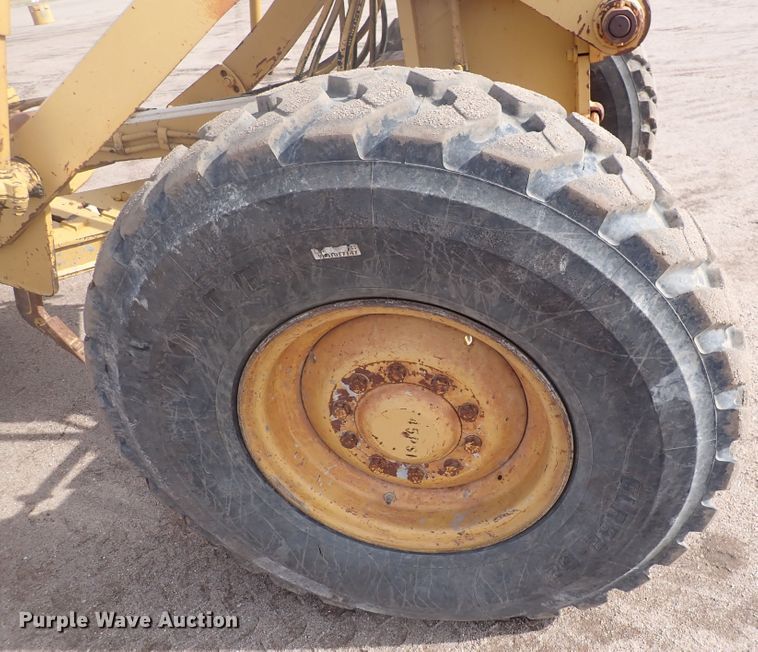 image for item DJ0000 2001 Caterpillar 140H  motor grader