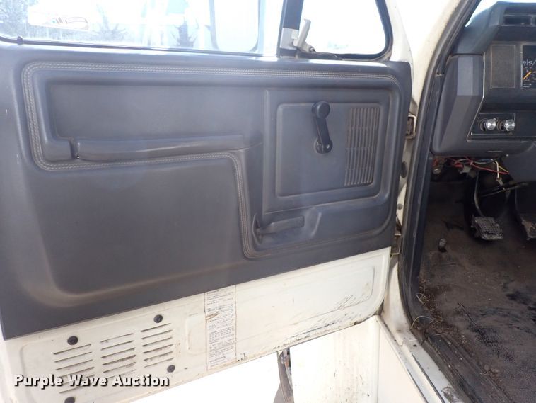 image for item DJ0012 1993 Ford F600  dump truck