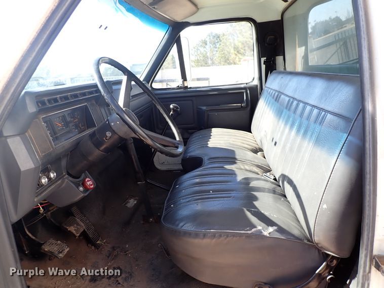 image for item DJ0012 1993 Ford F600  dump truck