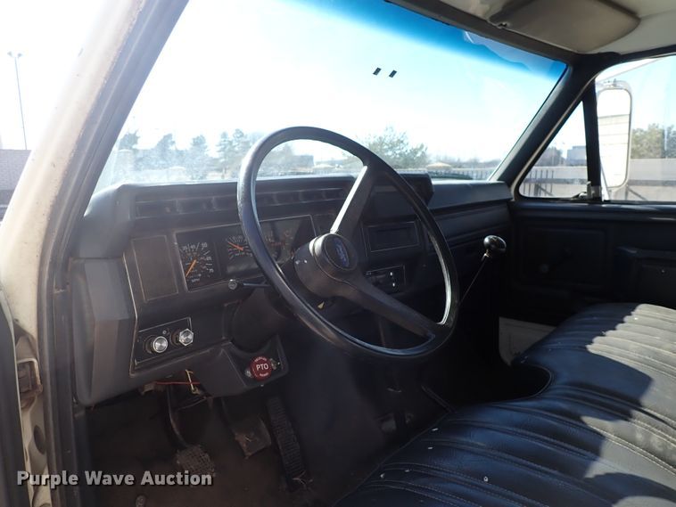 image for item DJ0012 1993 Ford F600  dump truck