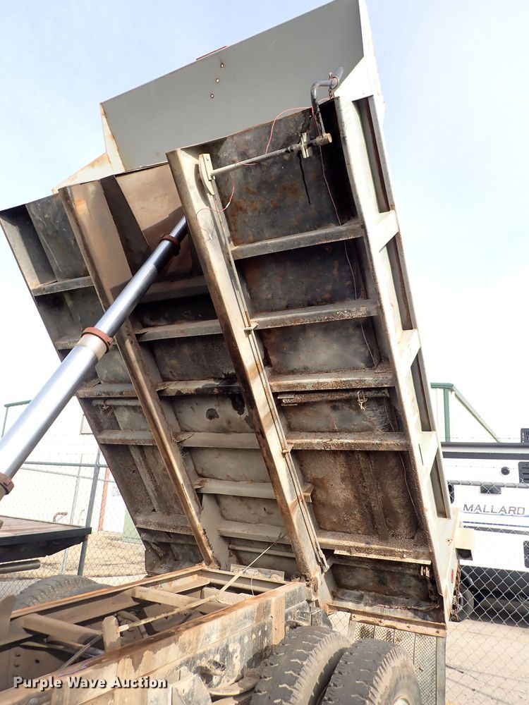 image for item DJ0012 1993 Ford F600  dump truck