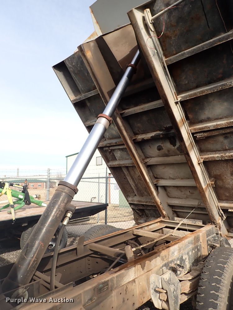 image for item DJ0012 1993 Ford F600  dump truck