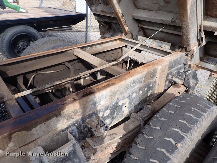 image for item DJ0012 1993 Ford F600  dump truck