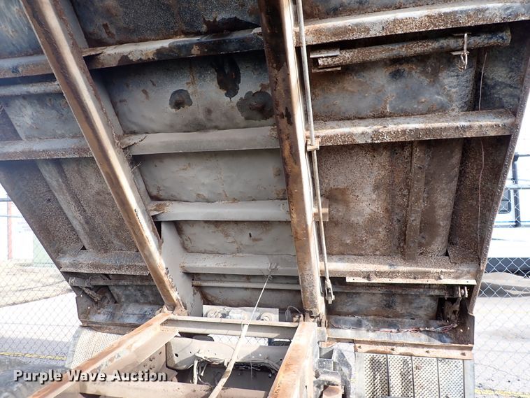 image for item DJ0012 1993 Ford F600  dump truck