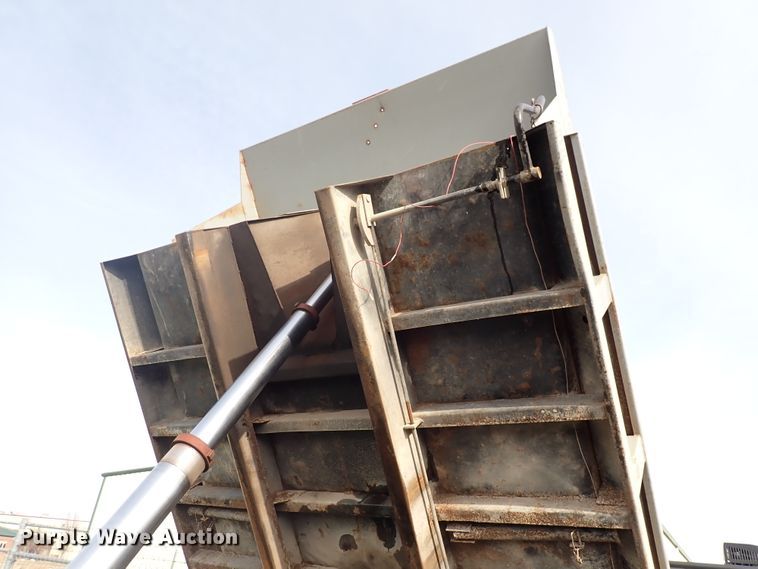 image for item DJ0012 1993 Ford F600  dump truck