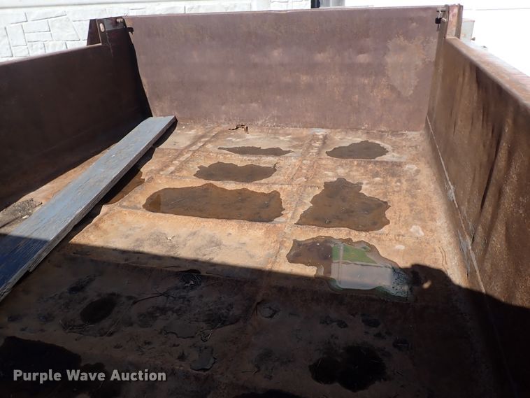 image for item DJ0012 1993 Ford F600  dump truck