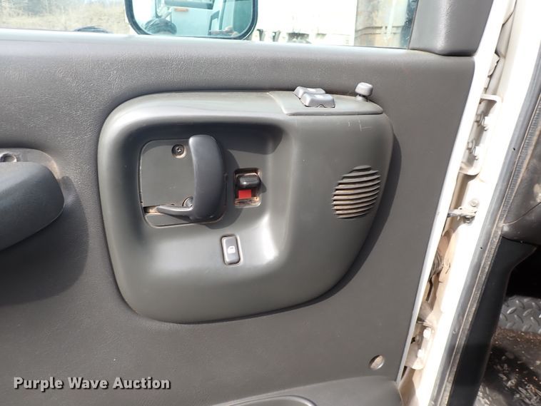 image for item DJ0016 2009 GMC C5500  utility / service truck