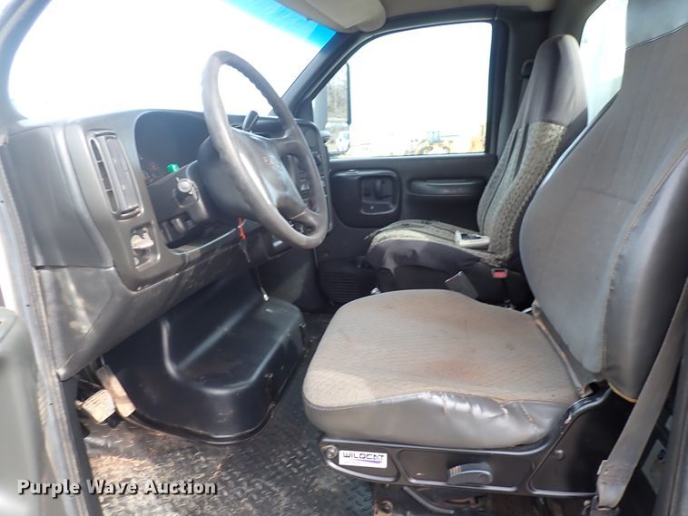 image for item DJ0016 2009 GMC C5500  utility / service truck