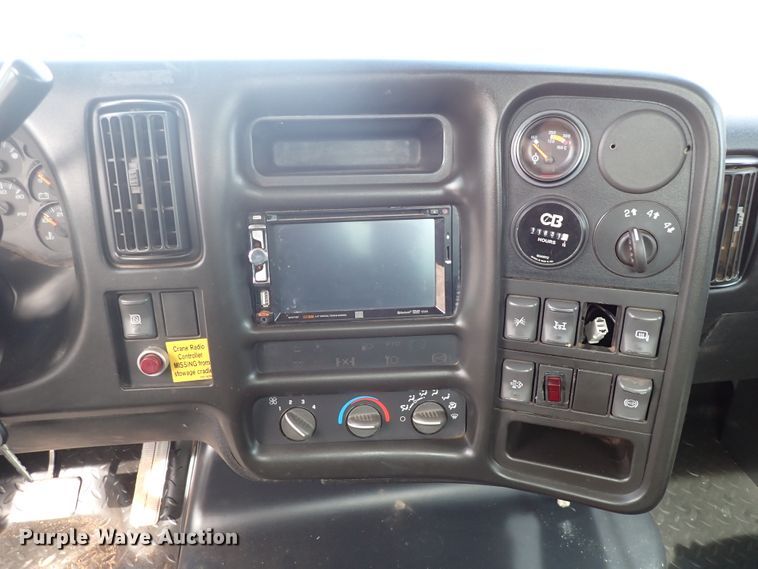 image for item DJ0016 2009 GMC C5500  utility / service truck