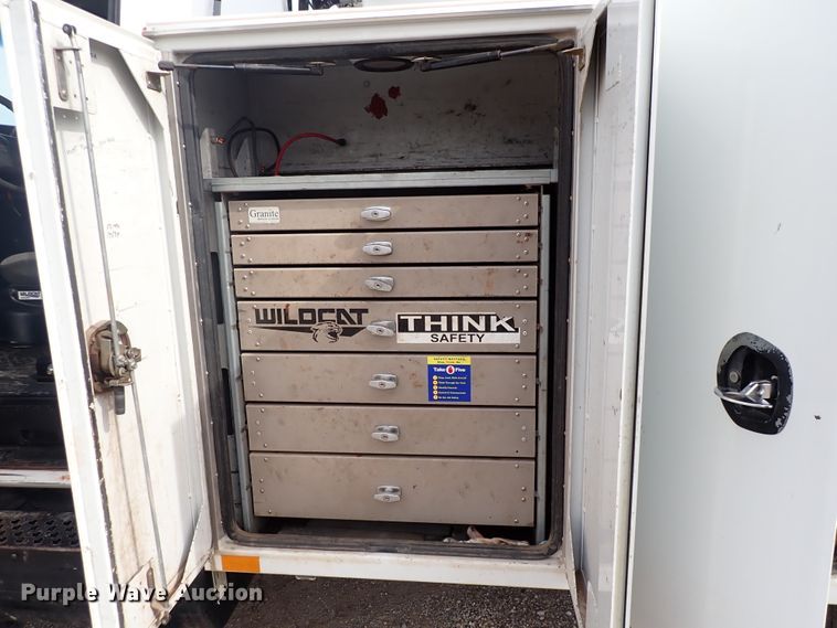 image for item DJ0016 2009 GMC C5500  utility / service truck