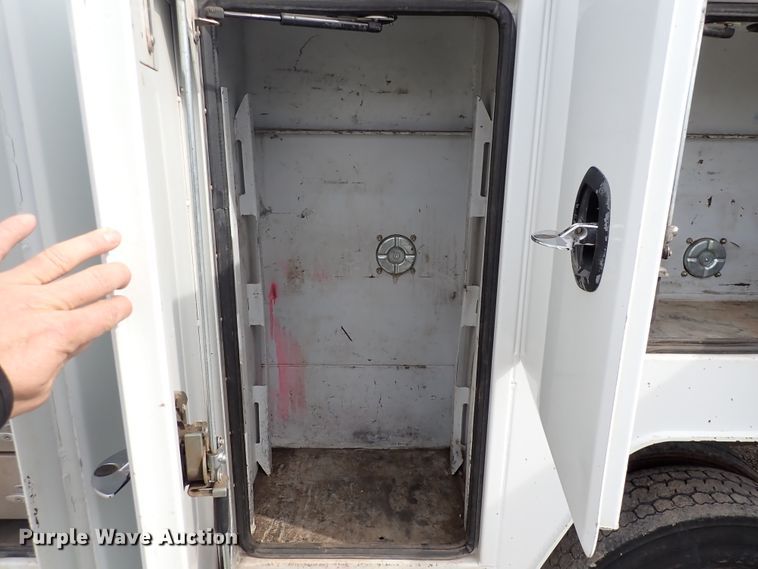 image for item DJ0016 2009 GMC C5500  utility / service truck