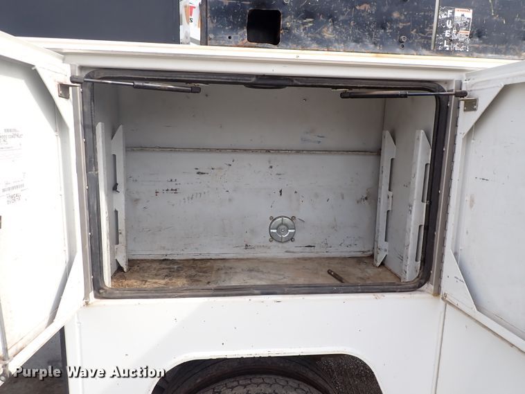 image for item DJ0016 2009 GMC C5500  utility / service truck