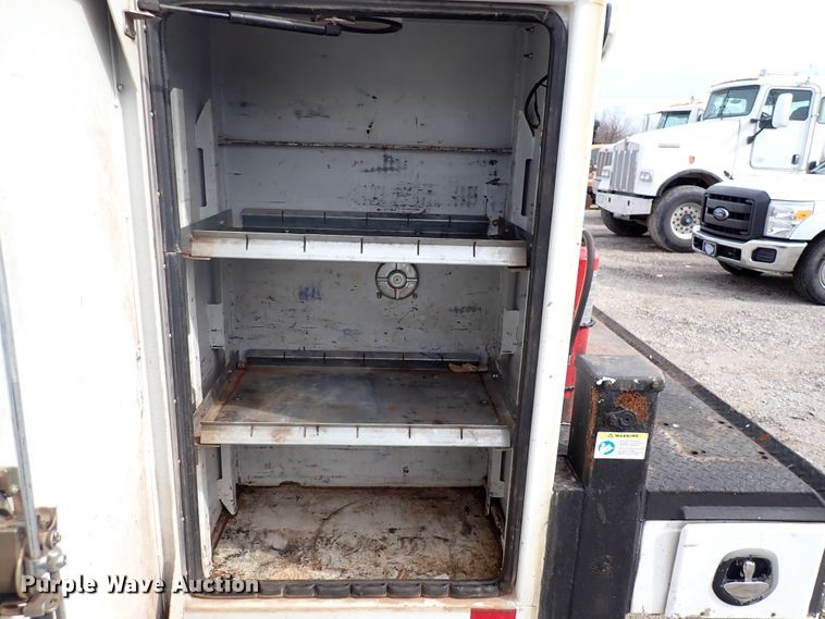 image for item DJ0016 2009 GMC C5500  utility / service truck