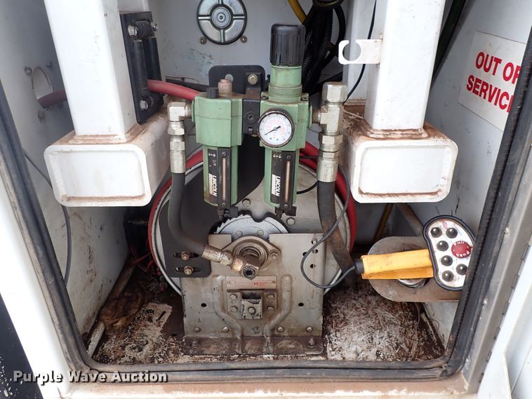 image for item DJ0016 2009 GMC C5500  utility / service truck