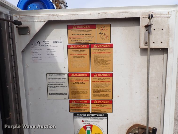 image for item DJ0016 2009 GMC C5500  utility / service truck