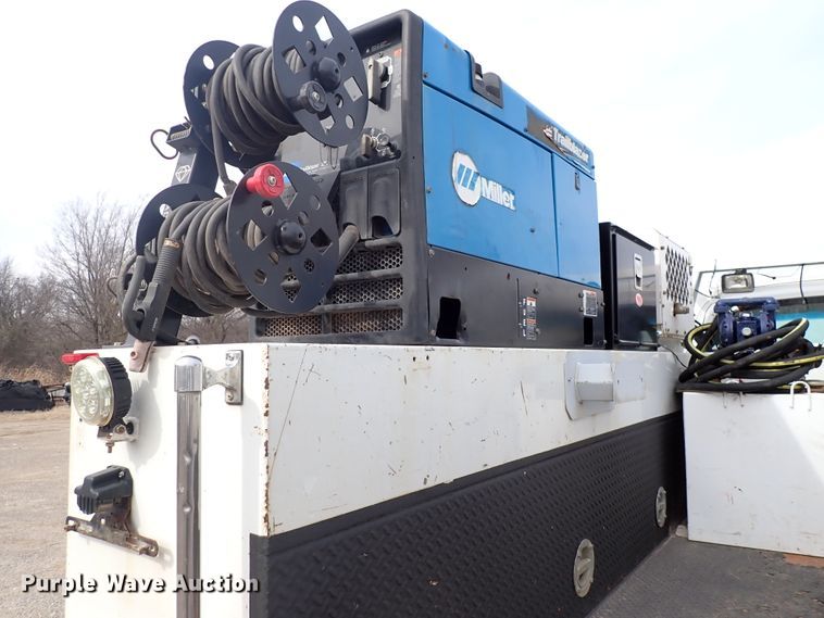 image for item DJ0016 2009 GMC C5500  utility / service truck