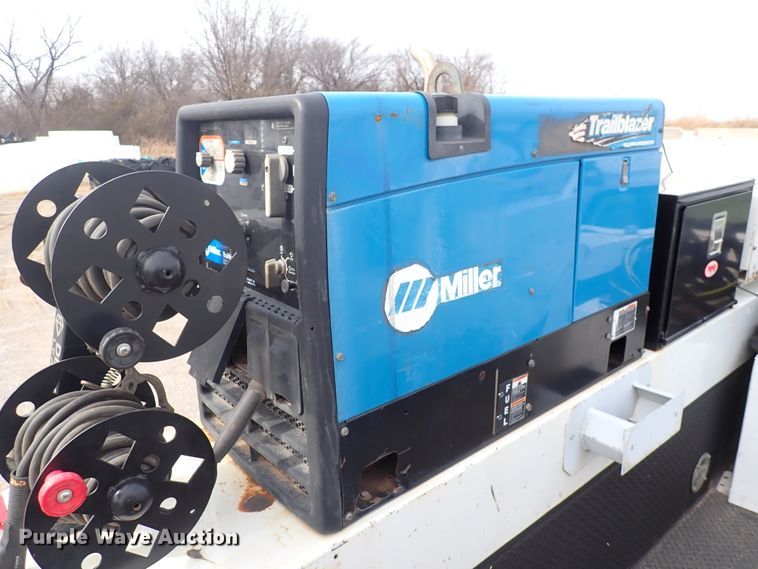 image for item DJ0016 2009 GMC C5500  utility / service truck