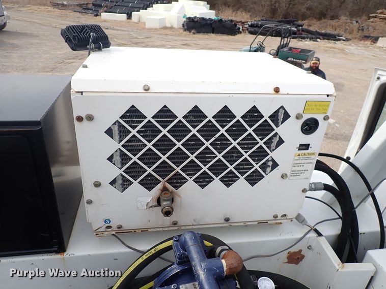 image for item DJ0016 2009 GMC C5500  utility / service truck