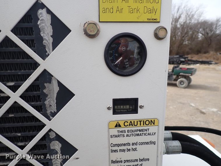 image for item DJ0016 2009 GMC C5500  utility / service truck