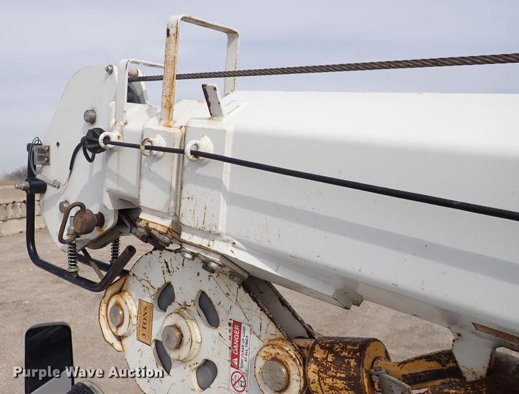 image for item DJ0016 2009 GMC C5500  utility / service truck