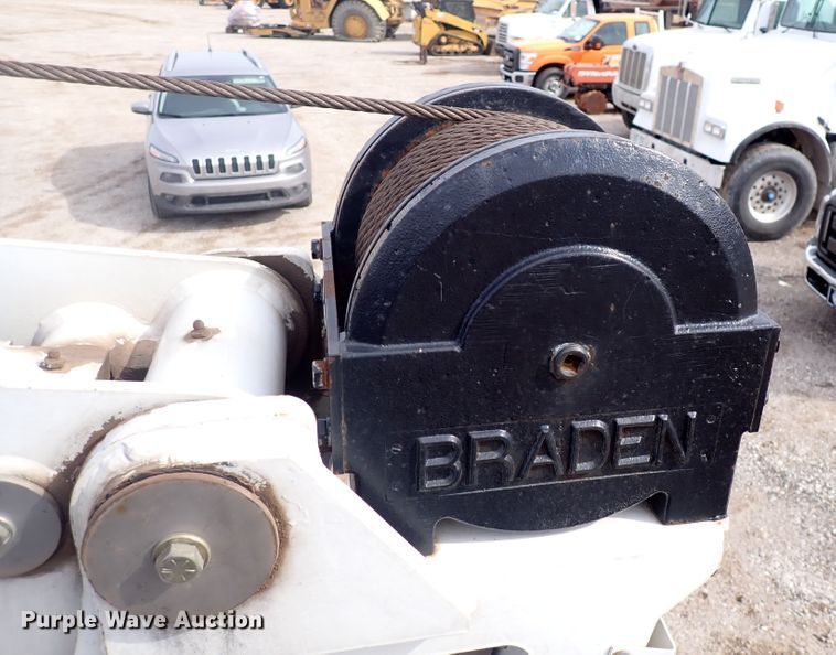 image for item DJ0016 2009 GMC C5500  utility / service truck