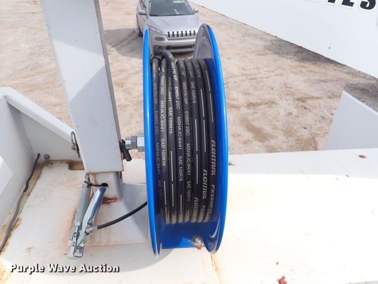 image for item DJ0016 2009 GMC C5500  utility / service truck