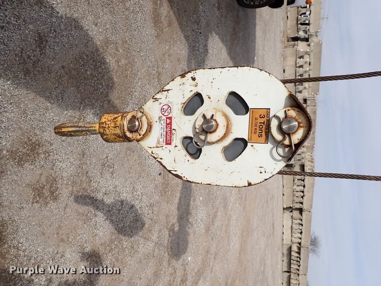 image for item DJ0016 2009 GMC C5500  utility / service truck