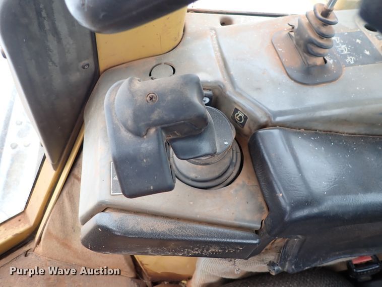 image for item DJ0058 2006 Caterpillar D6N LGP  dozer