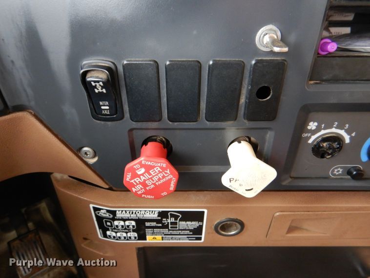 image for item DJ0379 2009 Mack Granite   dump truck