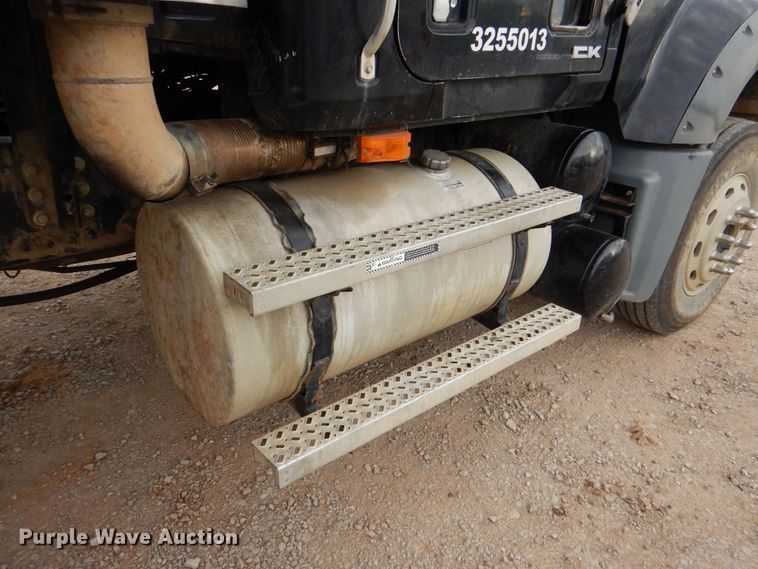 image for item DJ0379 2009 Mack Granite   dump truck