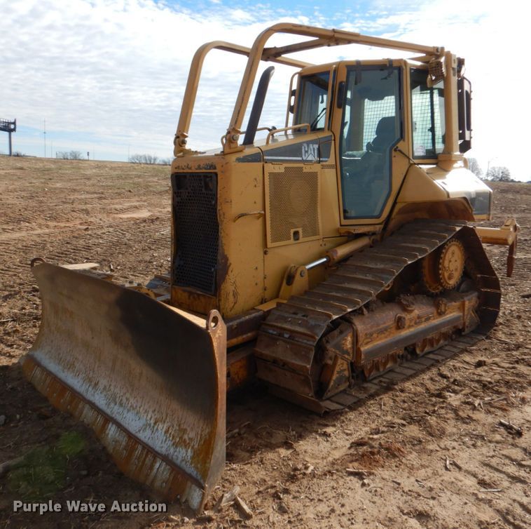 image for item DJ0381 2004 Caterpillar D5N XL  dozer