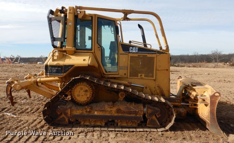image for item DJ0381 2004 Caterpillar D5N XL  dozer