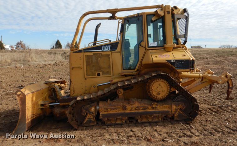 image for item DJ0381 2004 Caterpillar D5N XL  dozer