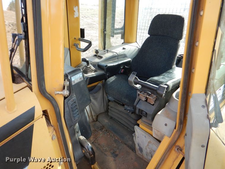 image for item DJ0381 2004 Caterpillar D5N XL  dozer