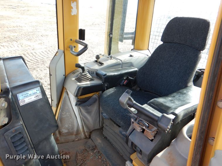 image for item DJ0381 2004 Caterpillar D5N XL  dozer