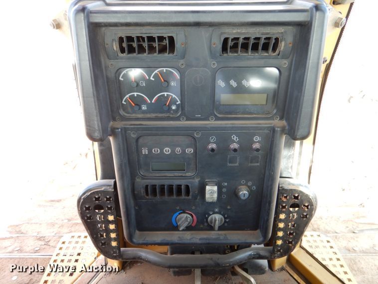 image for item DJ0381 2004 Caterpillar D5N XL  dozer