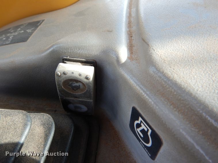 image for item DJ0381 2004 Caterpillar D5N XL  dozer