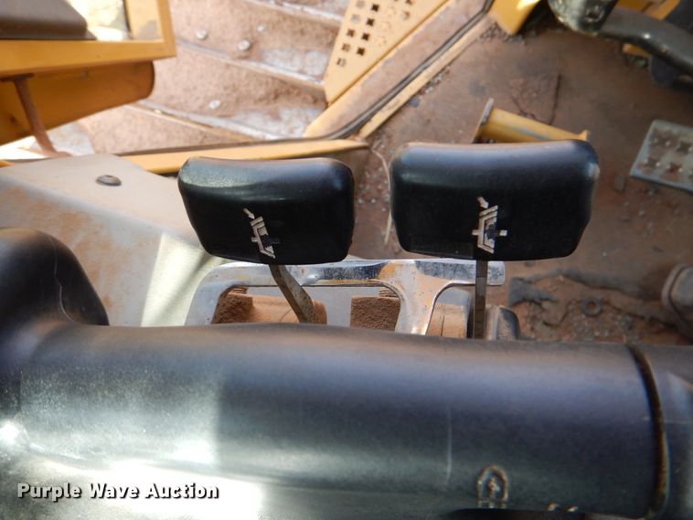 image for item DJ0381 2004 Caterpillar D5N XL  dozer