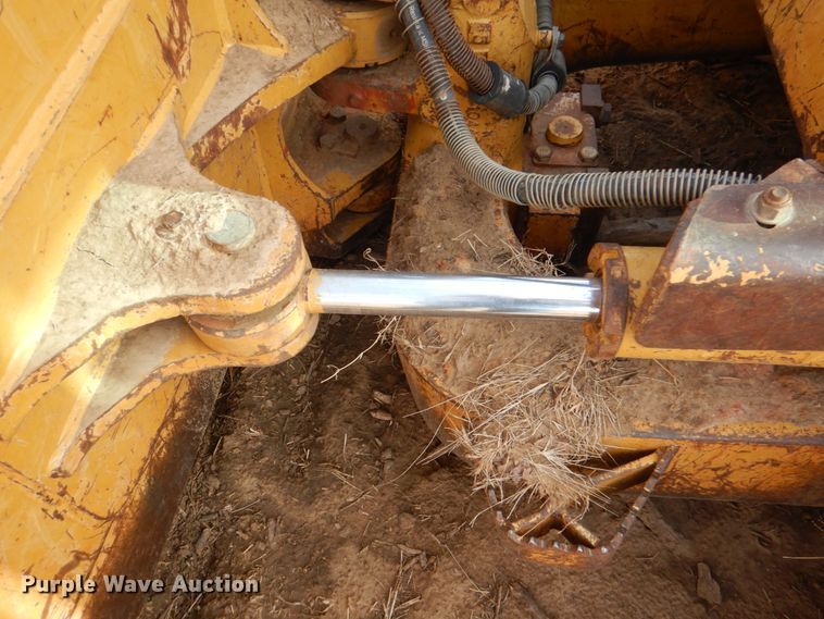 image for item DJ0381 2004 Caterpillar D5N XL  dozer