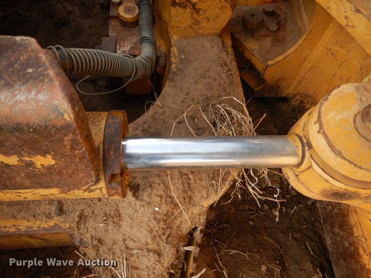 image for item DJ0381 2004 Caterpillar D5N XL  dozer